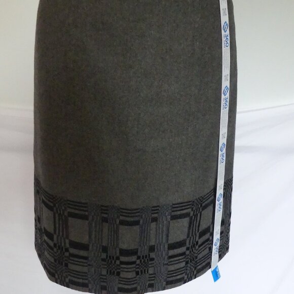 Magaschoni Grey Wool Pencil Skirt Graphic Design Embroidery USA Size 4 Gray - Picture 7 of 13